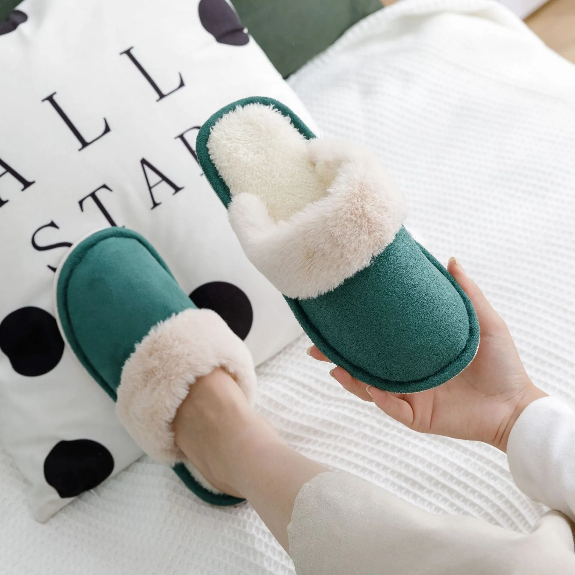 Warm cotton slippers with thick soles at home - Women's shoes